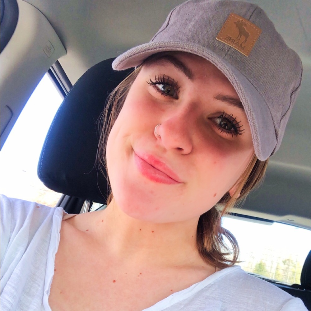 Meet your Posher, Holly